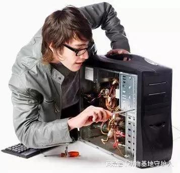 從維修匠到創(chuàng)造者 一名男子親手打造手機與電腦的非凡之旅